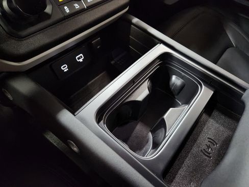 Used 2024 Land Rover Defender 130 S image 39