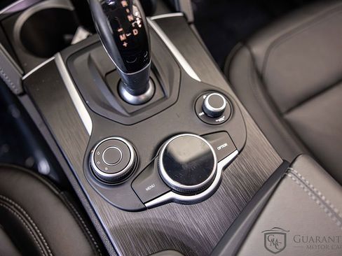Used 2019 Alfa Romeo Stelvio AWD image 30