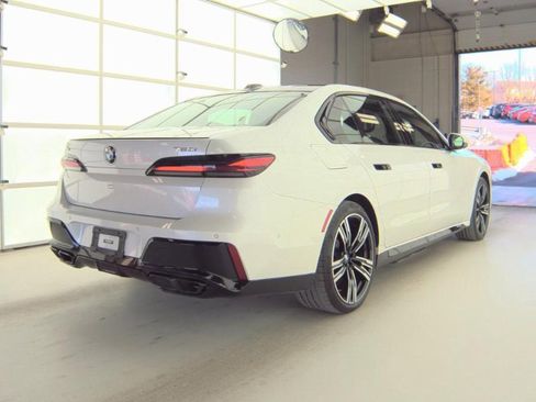 Used 2023 BMW 760i xDrive image 2