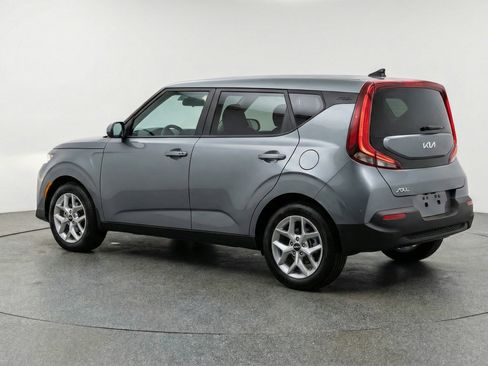 Used 2025 Kia Soul LX w/ LX Technology Package FWD image 6