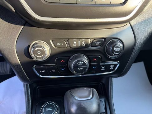 Used 2022 Jeep Cherokee Latitude Lux AWD/4WD image 30