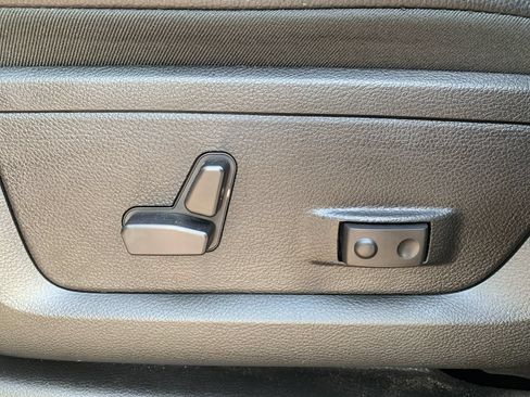 Used 2026 RAM 2500 Laramie AWD/4WD image 17