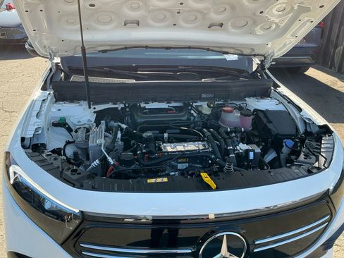 Used 2023 Mercedes-Benz EQB 300 4MATIC SUV image 23