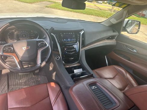 Used 2019 Cadillac Escalade ESV Luxury image 14