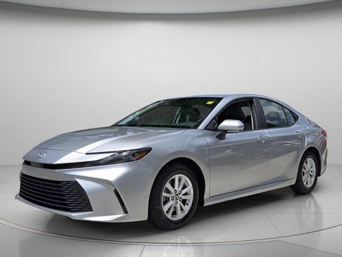 Used 2026 Toyota Camry LE FWD image 9