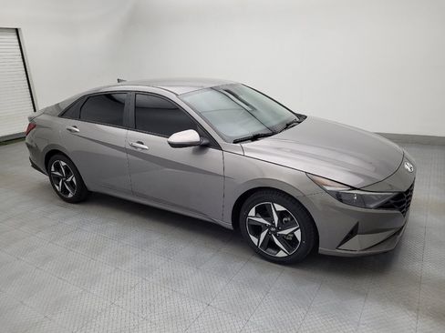 Used 2023 Hyundai Elantra SEL w/ Convenience Package FWD image 11