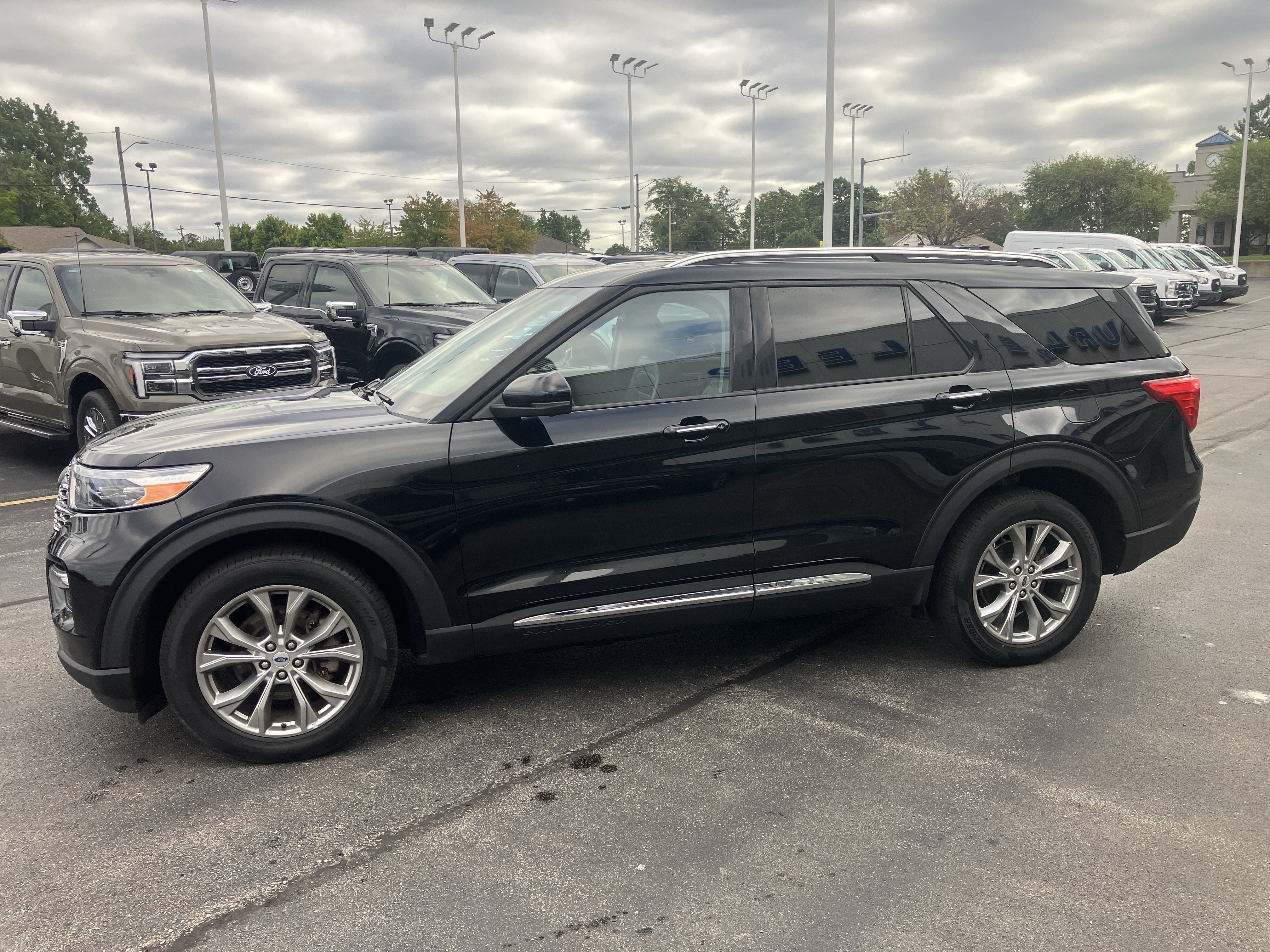 Certified 2023 Ford Explorer Limited AWD/4WD image 4