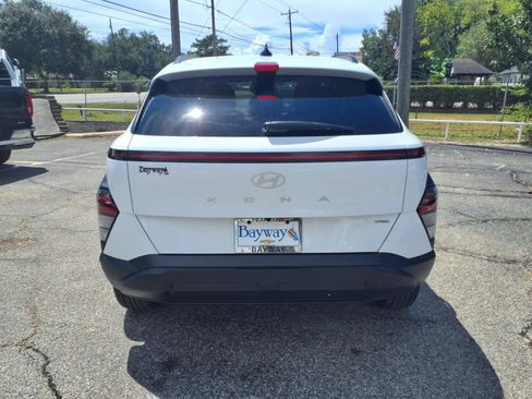 Used 2025 Hyundai Kona SEL AWD/4WD image 6