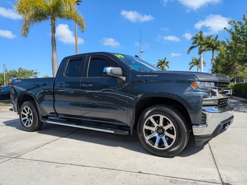 Used 2019 Chevrolet Silverado 1500 LT w/ All-Star Edition AWD/4WD image 2