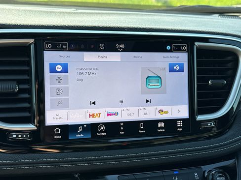 New 2027 Chrysler Pacifica Select AWD/4WD image 18