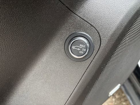 Certified 2023 GMC Acadia SLE w/ Driver Convenience Package image 21