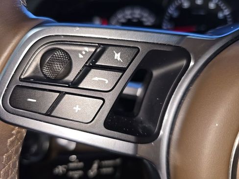 Used 2018 Porsche Panamera 4S image 18