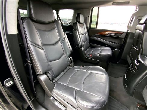 Used 2016 Cadillac Escalade ESV Luxury AWD/4WD image 19