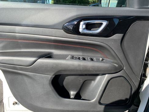 Used 2025 Jeep Compass Trailhawk image 20