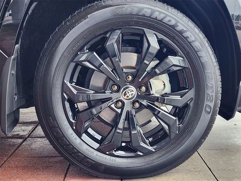 Used 2024 Toyota RAV4 SE image 4