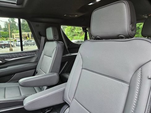 Used 2023 GMC Yukon Denali w/ Denali Reserve Package AWD/4WD image 5