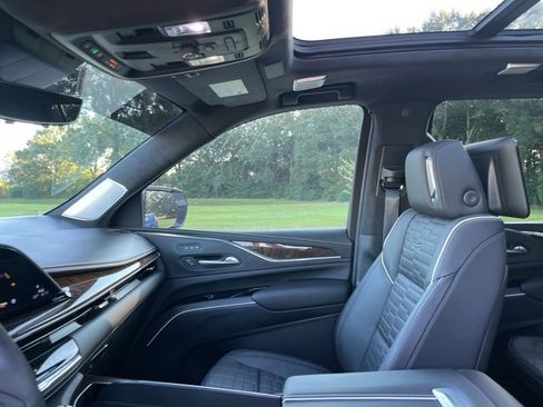 Used 2024 Cadillac Escalade Sport Platinum w/ Heavy-Duty Trailer Package image 19