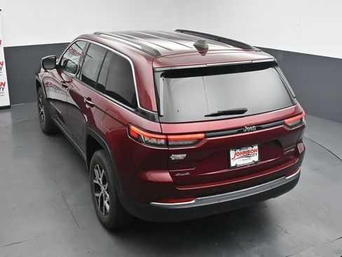 Used 2023 Jeep Grand Cherokee Limited AWD/4WD image 24