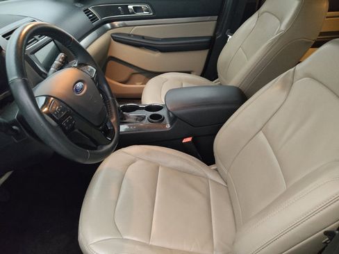 Used 2018 Ford Explorer XLT w/ Equipment Group 202A FWD image 17