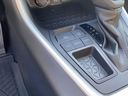 Certified 2025 Toyota RAV4 XLE FWD image 25