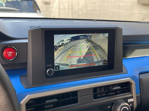 Used 2025 Toyota Tacoma SR image 17