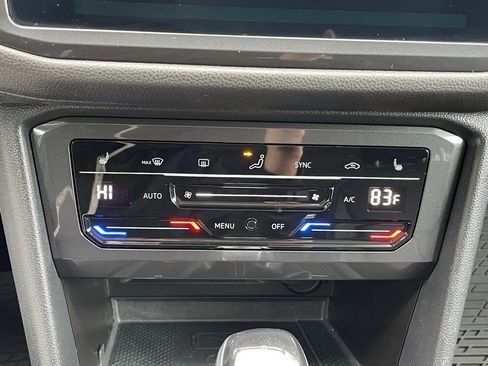 Used 2022 Volkswagen Tiguan SE w/ Panoramic Sunroof Package image 21