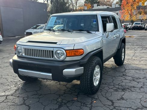 Used 2007 Toyota FJ Cruiser Base image 5