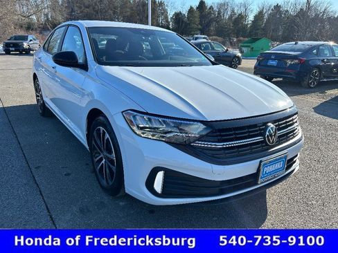 Used 2024 Volkswagen Jetta Sport image 8