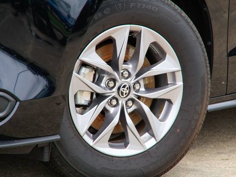Used 2026 Toyota Sienna LE FWD image 32
