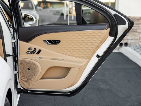 Used 2025 Bentley Flying Spur Plug-In Hybrid AWD/4WD image 28