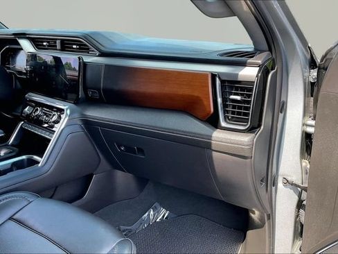 Used 2024 GMC Sierra 1500 Denali w/ Denali Reserve Package AWD/4WD image 18