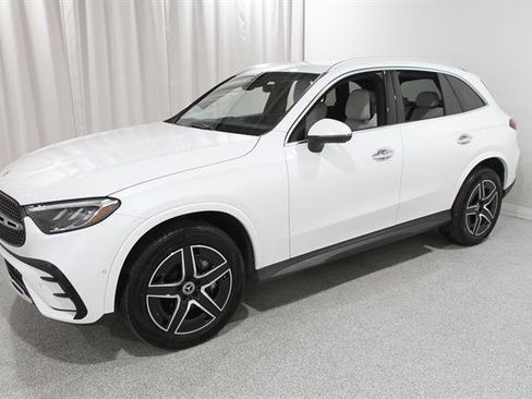 Used 2024 Mercedes-Benz GLC 300 4MATIC image 3