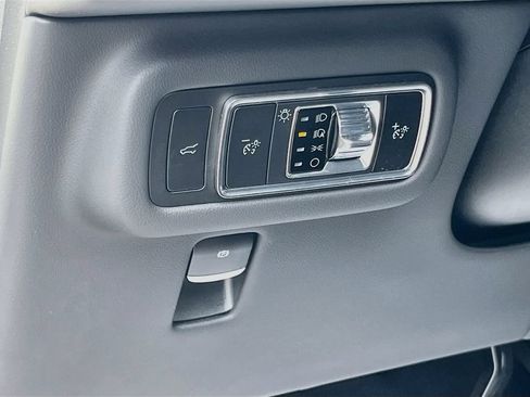 Used 2025 Lincoln Nautilus Reserve w/ Jet Appearance Package AWD/4WD image 10