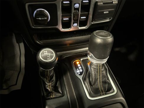 Used 2022 Jeep Gladiator Overland image 24