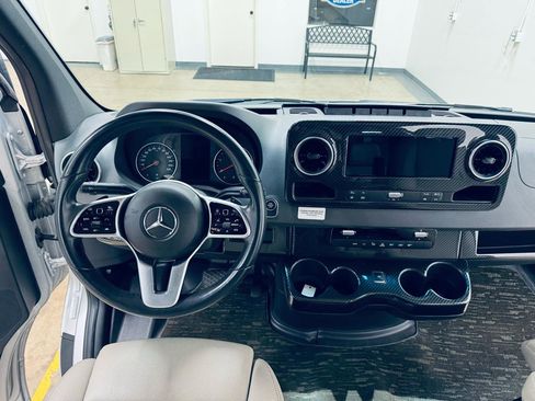 Used 2020 Mercedes-Benz Sprinter 3500 image 25