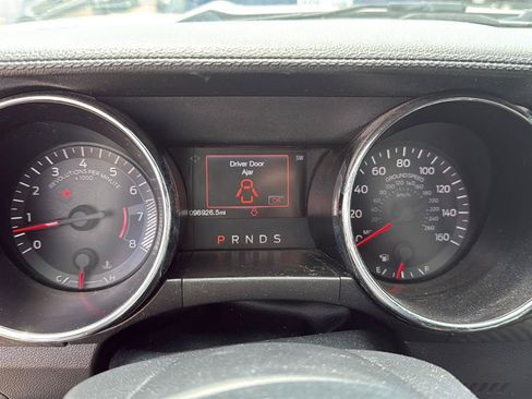 Used 2017 Ford Mustang Coupe RWD image 3
