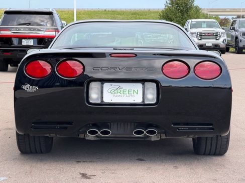 Used 2004 Chevrolet Corvette Coupe w/ Preferred Equipment Group RWD image 8