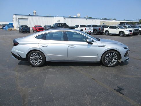 Used 2025 Hyundai Sonata Limited FWD image 5
