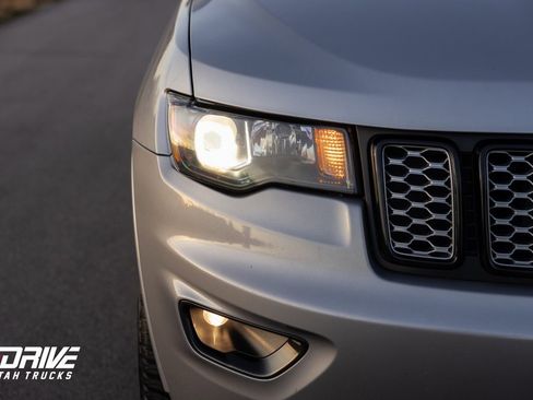 Used 2021 Jeep Grand Cherokee Laredo X image 5