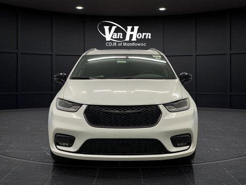 New 2026 Chrysler Pacifica Limited w/ S Appearance Package AWD/4WD image 12