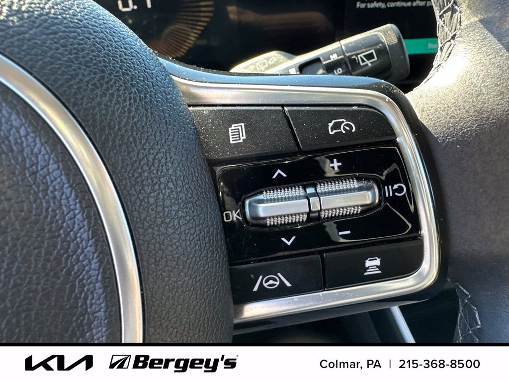 Certified 2025 Kia Carnival FWD image 23