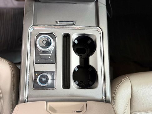 Used 2021 Ford Expedition XLT AWD/4WD image 16