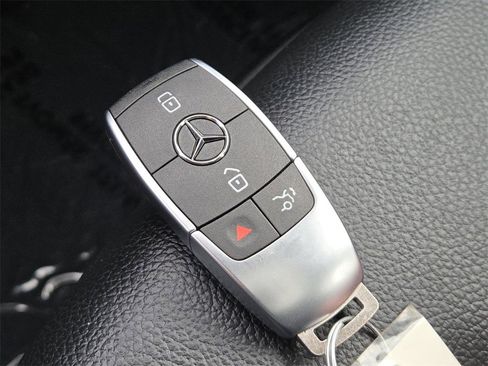 Used 2023 Mercedes-Benz CLA 250 4MATIC image 32