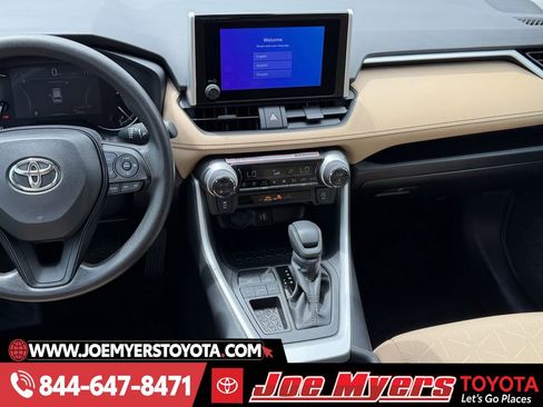 Used 2025 Toyota RAV4 XLE image 17