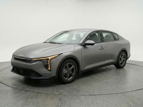 Used 2025 Kia K4 FWD image 2