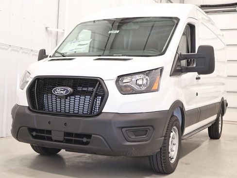 New 2026 Ford Transit 250 148 Medium Roof RWD image 4