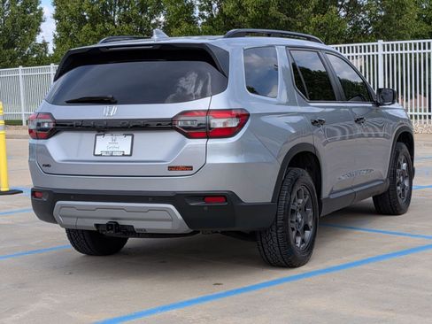 Certified 2025 Honda Pilot TrailSport image 6