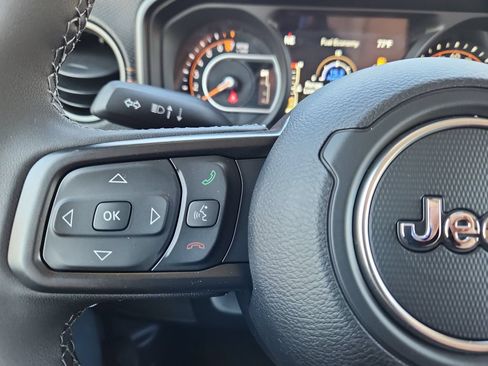 New 2026 Jeep Gladiator Mojave w/ Technology Group AWD/4WD image 10