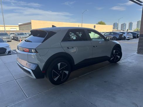 Used 2025 Hyundai Ioniq 5 SE RWD image 3