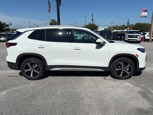 New 2025 Volkswagen Tiguan SE image 7